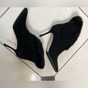 Authentic Manolo Blahnik Nest Fur-trimmed Ankle boot in Black. Size 8 1/2